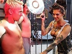 Еротичні експерименти татуйованої лікарки