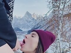 Давня подружка погодилася зробити мінет у горах