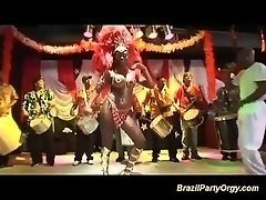 Бразильський груповий секс на карнавалі